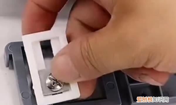 马桶盖快速安装方法,老款马桶盖怎样安装的安装方法