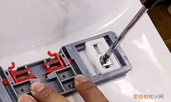 马桶盖快速安装方法,老款马桶盖怎样安装的安装方法