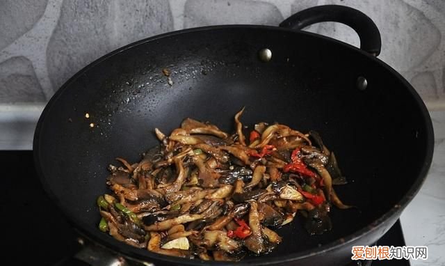 平菇出白毛敢炒着吃吗,蘑菇平菇炒多长时间能熟