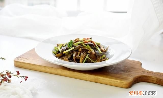 平菇出白毛敢炒着吃吗,蘑菇平菇炒多长时间能熟