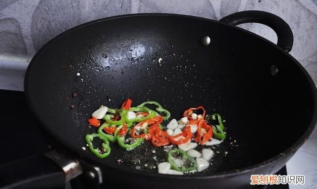 平菇出白毛敢炒着吃吗,蘑菇平菇炒多长时间能熟
