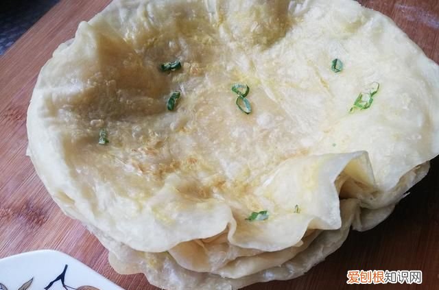 温水和面做卷土豆丝饼,一个土豆丝鸡蛋卷饼的热量