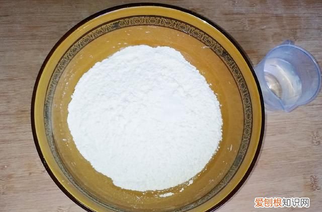 温水和面做卷土豆丝饼,一个土豆丝鸡蛋卷饼的热量