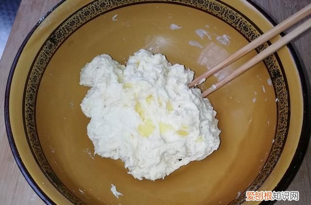 温水和面做卷土豆丝饼,一个土豆丝鸡蛋卷饼的热量
