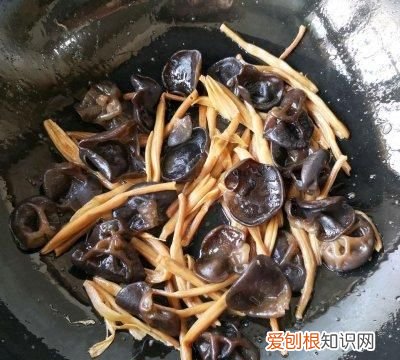 好吃的黄花木耳炒鸡蛋,是不是很有食欲呀