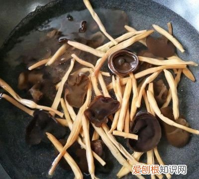 好吃的黄花木耳炒鸡蛋,是不是很有食欲呀