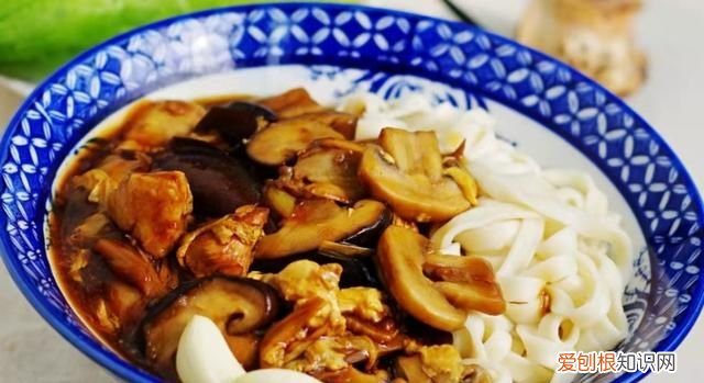 夏天吃面条,这样打卤过瘾又不腻