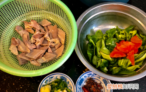 炒肚片的做法，炒熟猪肚的家常做法视频教程