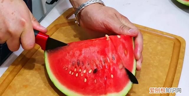 没用保鲜膜的西瓜隔夜了还能吃吗 没放保鲜膜的隔夜西瓜能吃吗