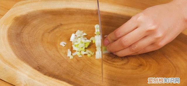 随便炒两个菜就是美味佳肴 把它炒一炒香嫩可口还开胃