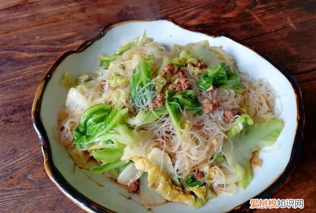 包菜最近火了这样做开胃又下饭,这才是包菜的正确做法