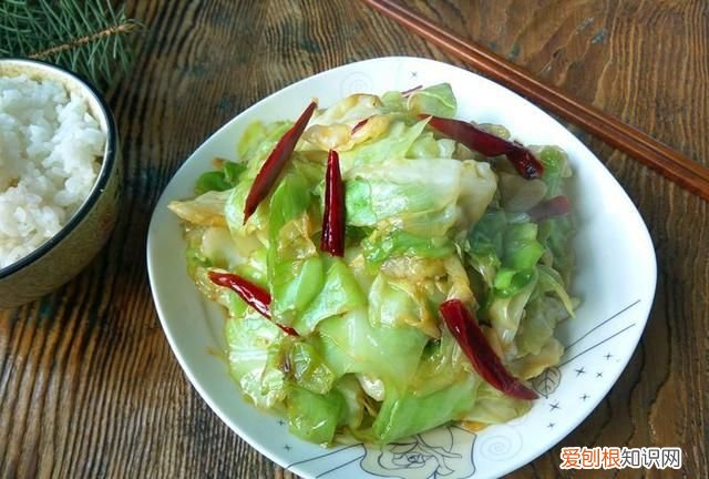 包菜最近火了这样做开胃又下饭,这才是包菜的正确做法
