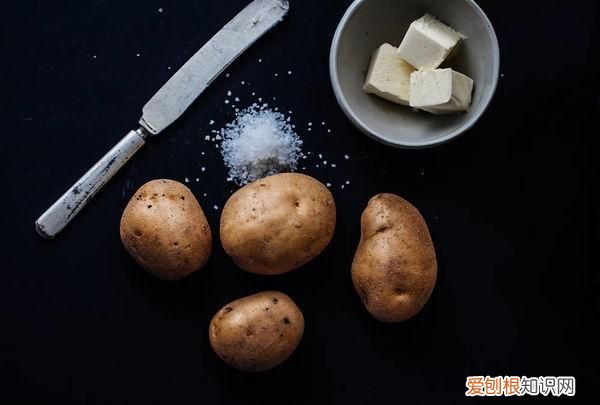 土豆上的黑色斑点是什么,洋芋叶片现红褐色斑点是什么原因