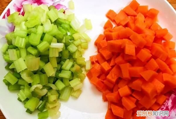 花生米凉拌怎么做，凉拌蔬菜花生米怎么做