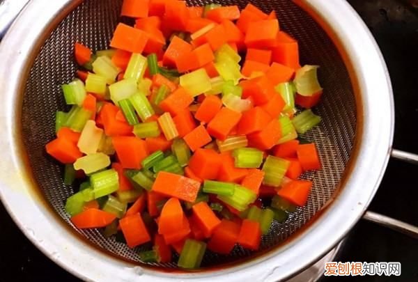 花生米凉拌怎么做，凉拌蔬菜花生米怎么做
