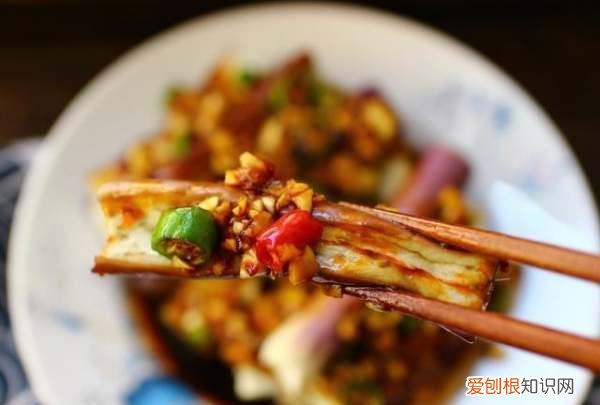 凉拌茄子的汁怎么调，麻汁茄子的做法凉拌窍门