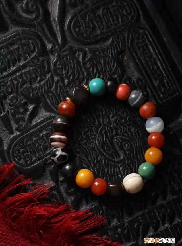 如何鉴别老琉璃珠子
