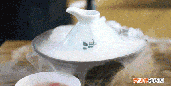 切勿小看它!一起走进干冰的世界英语