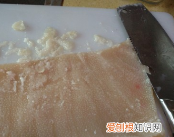 猪肉皮怎么用刀切，猪皮很难切是什么原因