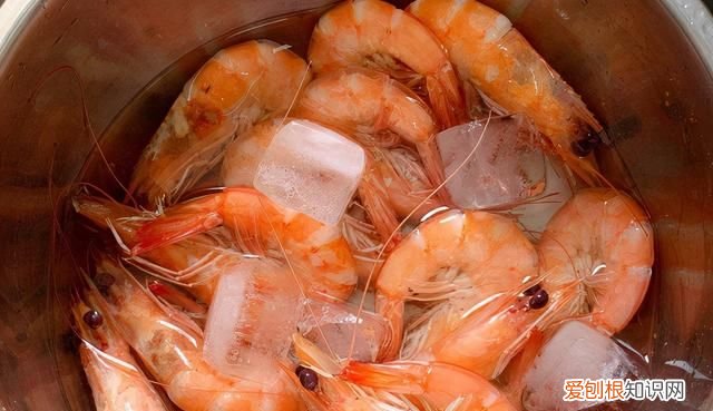 煮活虾，别水开后再下锅，厨师教你4招，虾肉又香又嫩，没有腥味