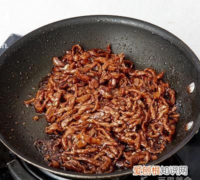 京酱肉丝烤鸭饼怎么做 烤鸭薄饼包京酱牛肉丝好吃吗