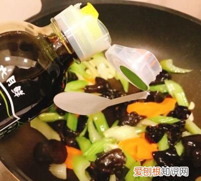 西芹炒木耳最简单的做法 西芹炒木耳的家常做法