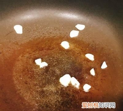 西芹炒木耳最简单的做法 西芹炒木耳的家常做法