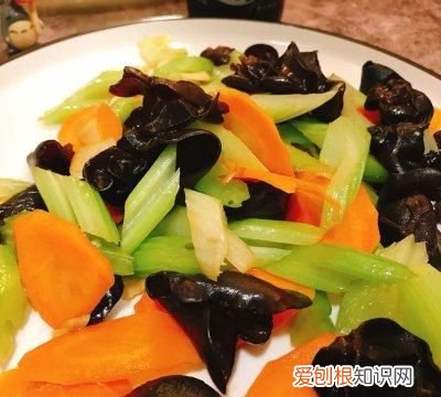 西芹炒木耳最简单的做法 西芹炒木耳的家常做法