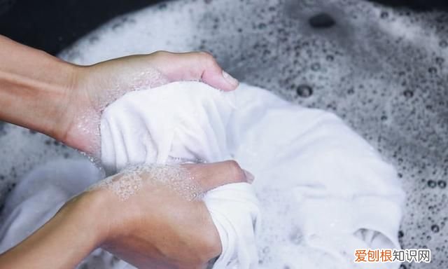 清理衣服上陈旧的油渍污渍小妙招 衣服顽固的油渍洗不掉怎么办