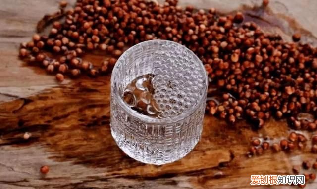 五粮液茅台都是什么酿造的 五粮液玻璃瓶装茅台怎么样