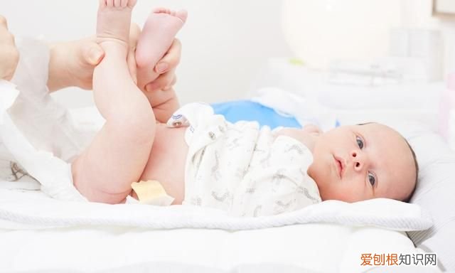三个月宝宝母乳喂养拉绿色干便 宝宝母乳喂养便便绿色怎么回事