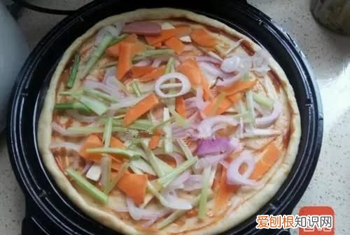 用电饼铛做披萨妈妈很喜欢吃,家庭披萨的最简单做法电饼铛