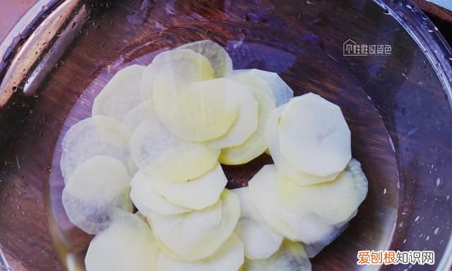 金黄炒蟹味薯片好吃吗 薯片怎么做才能酥脆