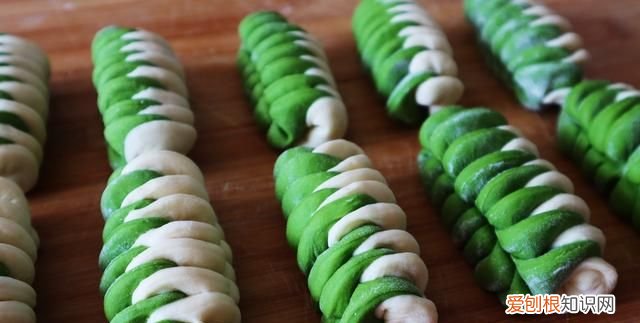 用菠菜汁蒸寿桃怎么做才能不褪色 用菠菜汁和面怎么才不变色