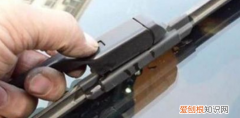 怎么换雨刮器胶条，雨刮器胶条怎么换