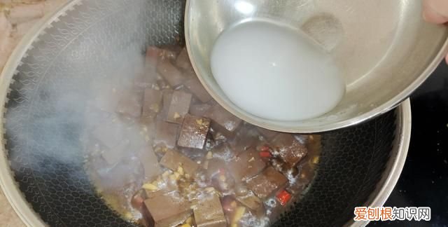 韭菜炒鸭血做法步骤,韭菜鸭血肉末怎么烧