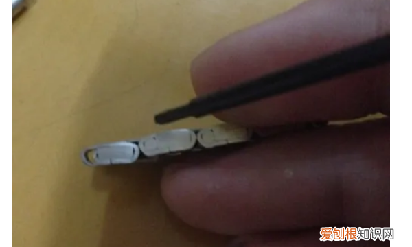 手表表链拆除方法，手表链子长了怎么拆