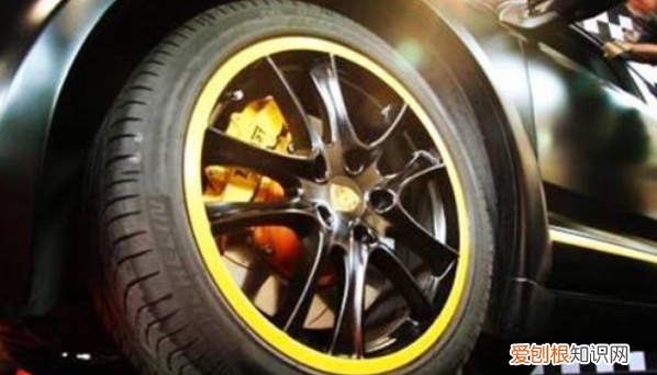 汽车轮胎没气了还能开多远，汽车轮胎没气了继续跑有什么后果