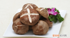 香菇可以生吃吗 香菇发红了还能吃吗图片