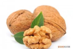 一岁宝宝吃核桃仁煮熟吃还是生吃