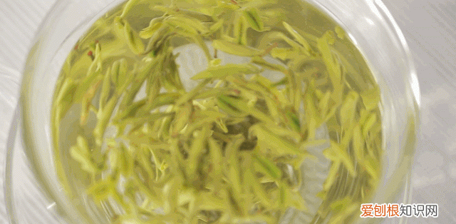 烘绿茶开门烘还是关门烘 绿茶怎么炒干后变成黑色了