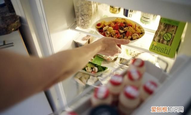 隔夜菜放冰箱能不能吃,专家实验后说出了实情