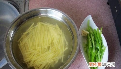 青椒土豆丝的做法，青椒土豆丝的制作方法