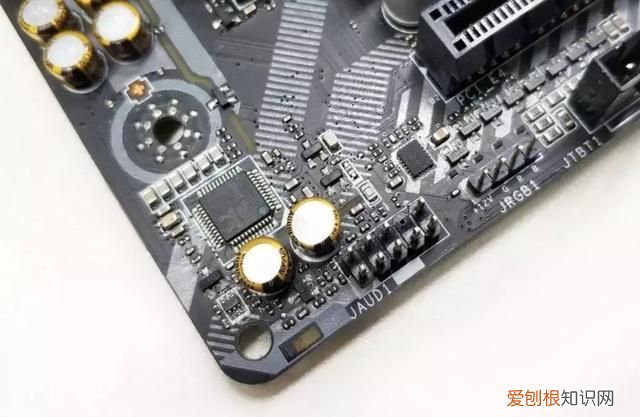 主板上常见的接口有哪些列举四个并说明作用