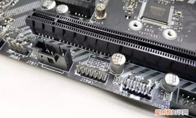 主板上常见的接口有哪些列举四个并说明作用