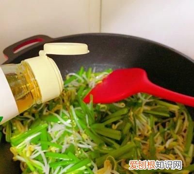豆芽木耳韭菜鸡蛋一起怎么炒好吃 韭菜炒豆芽最简单的做法