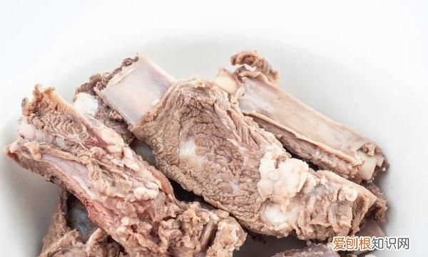 你做菜时会提前焯水吗,煮菠菜汤需要提前焯水吗