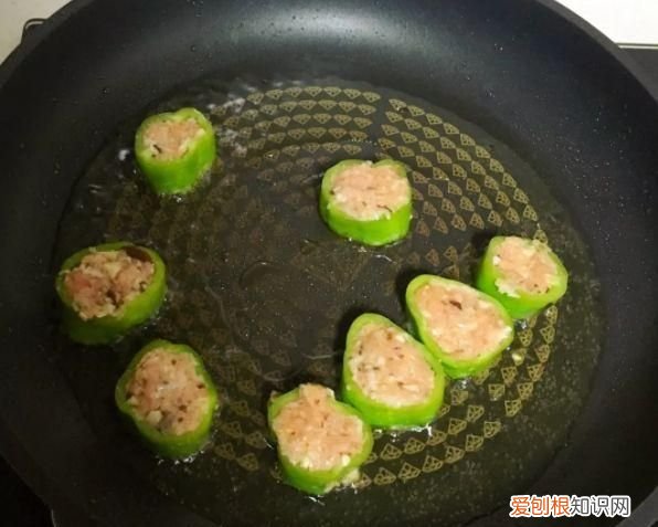 肉末酿青椒的做法 青椒酿肉是蒸还是煎的