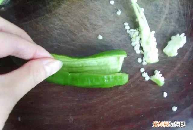 肉末酿青椒的做法 青椒酿肉是蒸还是煎的