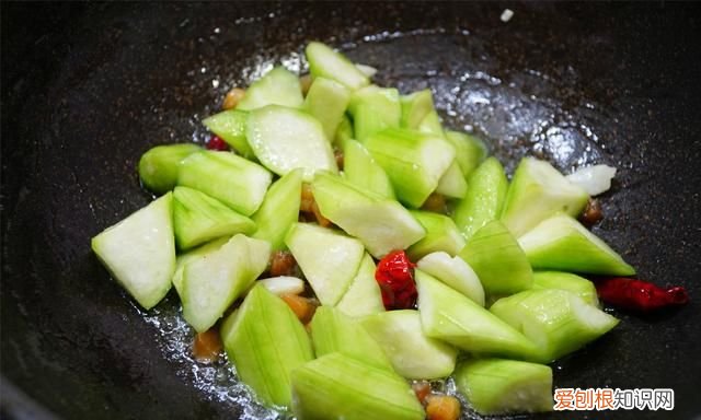 炒丝瓜时多加一步丝瓜鲜嫩脆